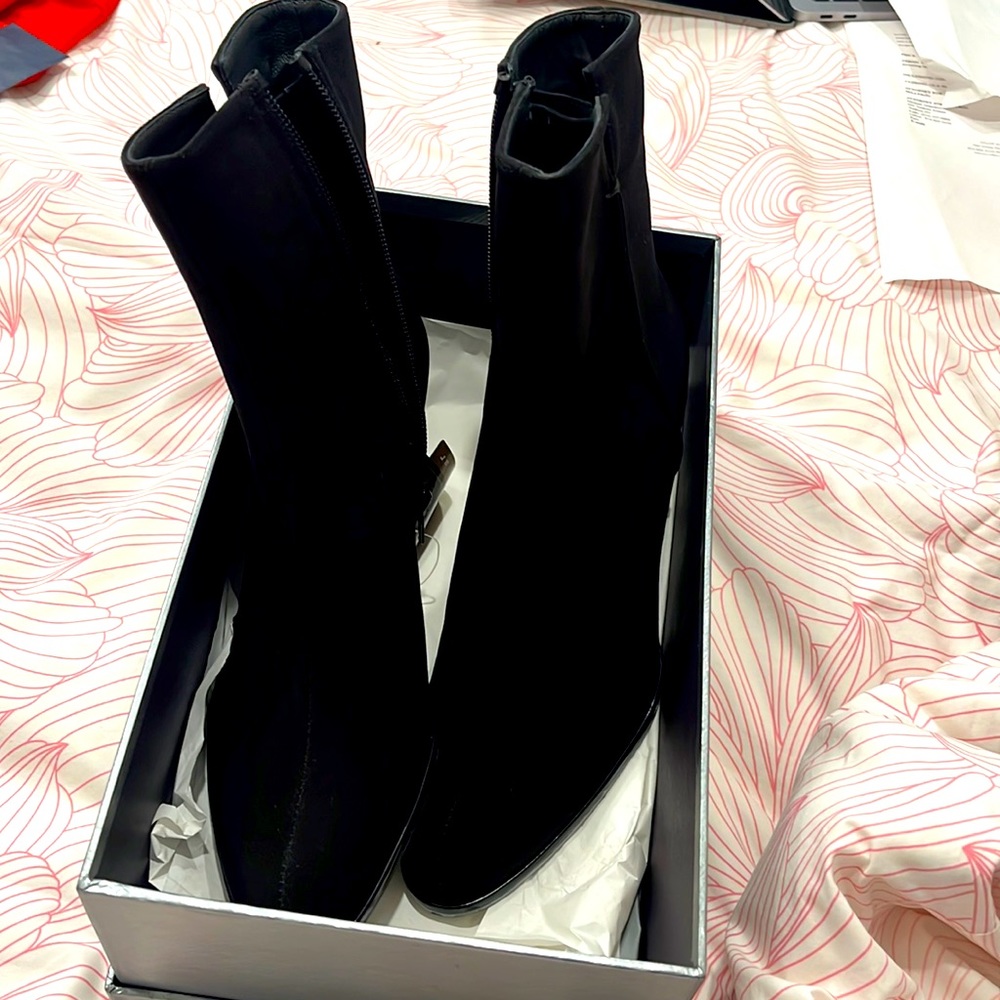 Stuart Weitzman GoreTex all weather kitten heel black boots never worn